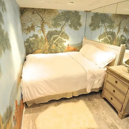 Apartamento Tenderness At Notre Dame, Delacroix