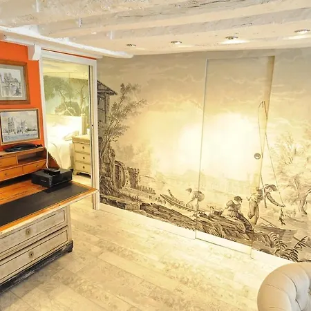 Tenderness At Notre Dame, Delacroix Appartement Paris