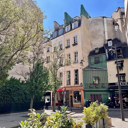 Tenderness At Notre Dame, Delacroix Appartement Paris